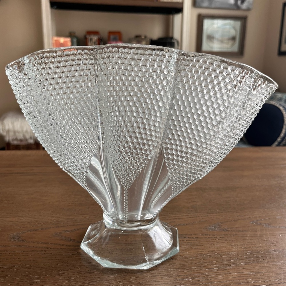 L.E. Smith Thousand Eyes Dewdrop Hobnail‎ Clear Glass Fan Vase